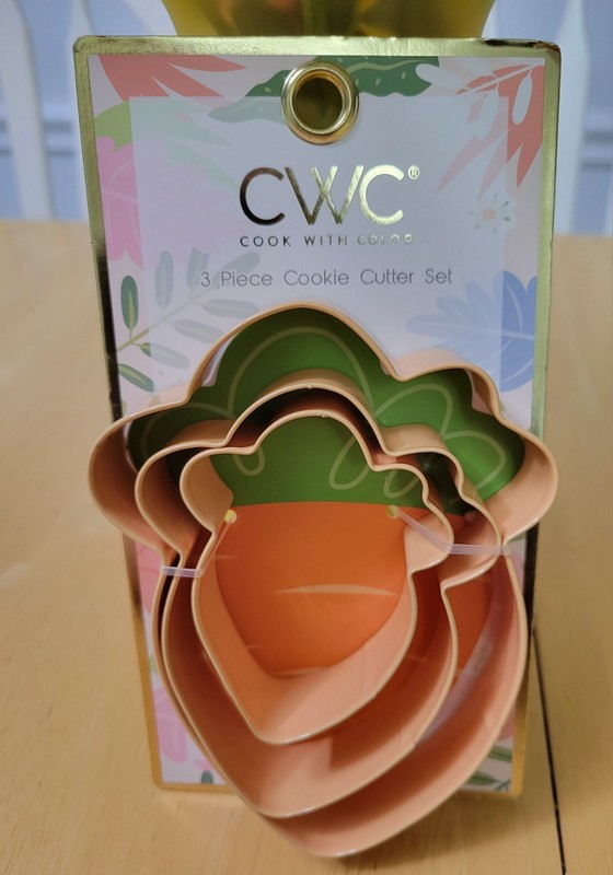 3pc Metal carrots cookie cutter set – NEW