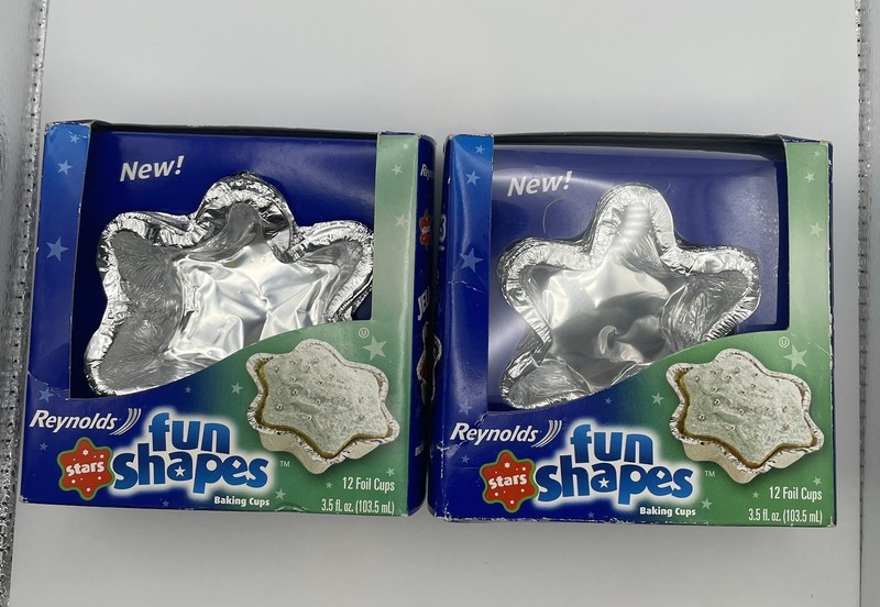 2 Reynolds Stars Fun Shapes 12 Foil Baking Cups 2005 Discontinued Aluminum Foil