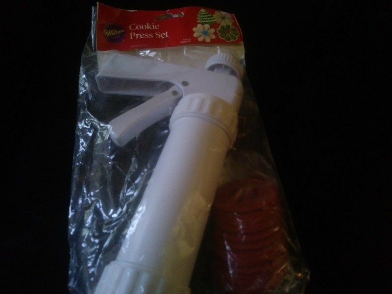 Wilton Cookie Pastry Press Set gallery