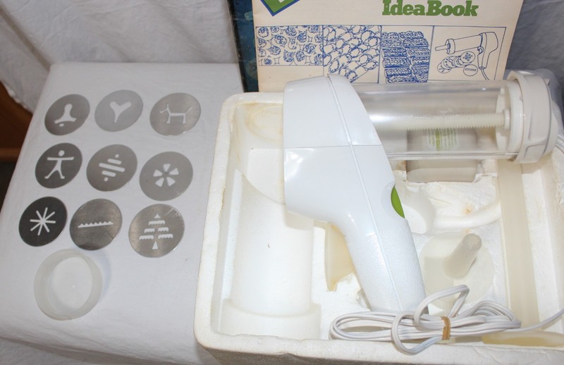 Vintage Wear-Ever Super Shooter Electric Cookie Canape Candy Maker 70001 gallery