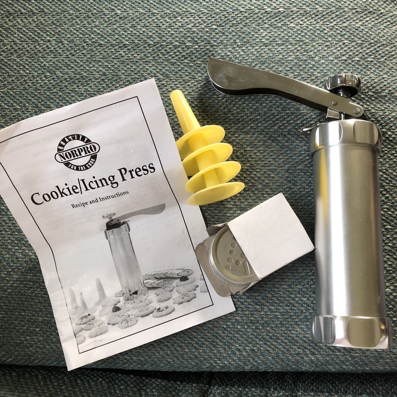 Norpro Cookie & Icing Press Set- 20 disks, 4 Icing tips #3300 Holiday Christmas gallery