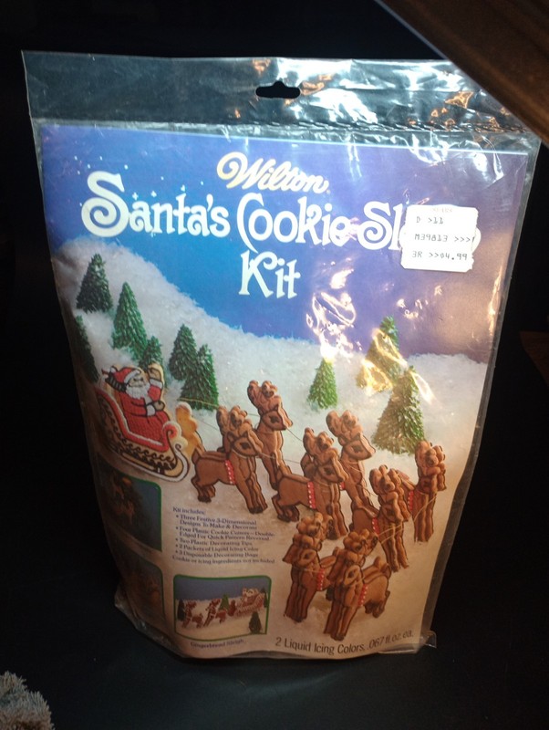 VTG 1983 Wilton Santas Sleigh & Reindeer Cookie Kit Cutters & Decorating Tools