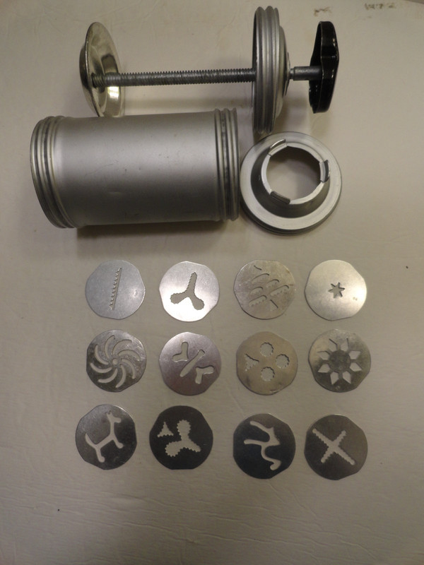 VINTAGE MIRRO ALUMINUM COOKIE PRESS 12 discs black grip gallery