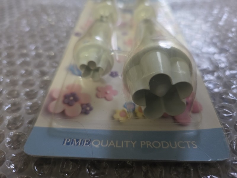 4 Pcs PME- Rounded Flower Blossom/Cookie Cutter Set/Plunger/Cake Decor/Fondant gallery