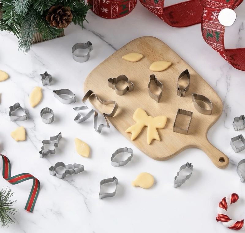 Cwc 19 Piece Xmas Cookie Cutter Set bow Bell Ornament Shapes Star Circle gallery