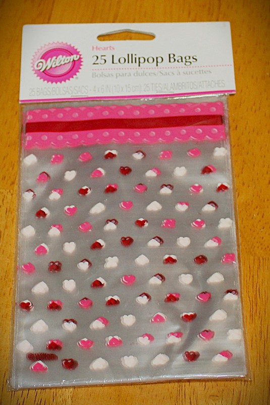 Wilton ~ 25 LOLLIPOP BAGS w/TWIST TIES (Clear w/Hearts) #1912-1102 – NEW – 4″X6″