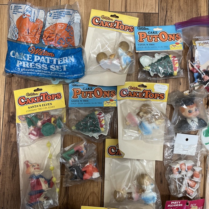 NOS 16 Pc Large Mixed Lot Of Vintage Wilton Cake Decorating Toppers gallery