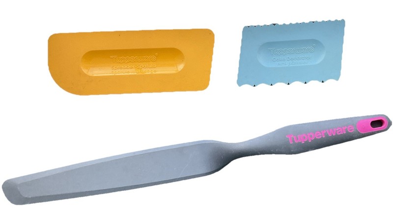 Tupperware Cake Decorating Icing Spreader And Scraper & Narrow Spatula 3pc