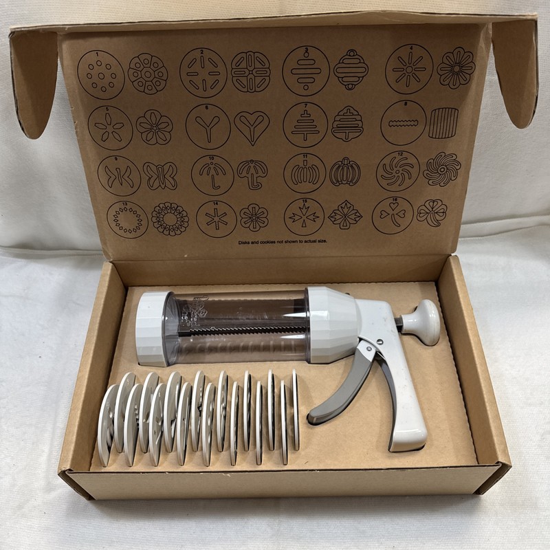 Pampered Chef Cookie Press #1525 w/16 discs/patterns/designs And Box