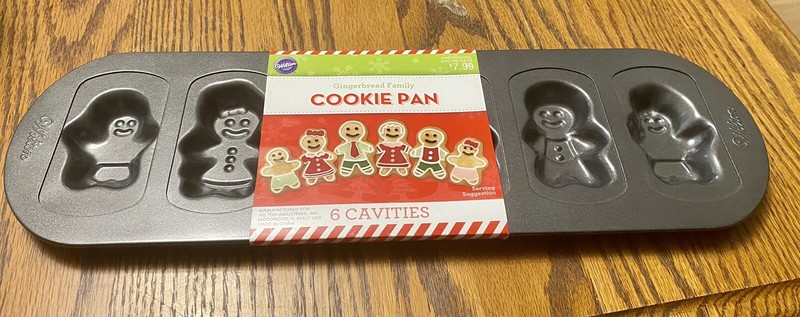 Wilton Gingerbread Family Shaped Cookies 6 Cavity Pan Christmas Holiday Fun