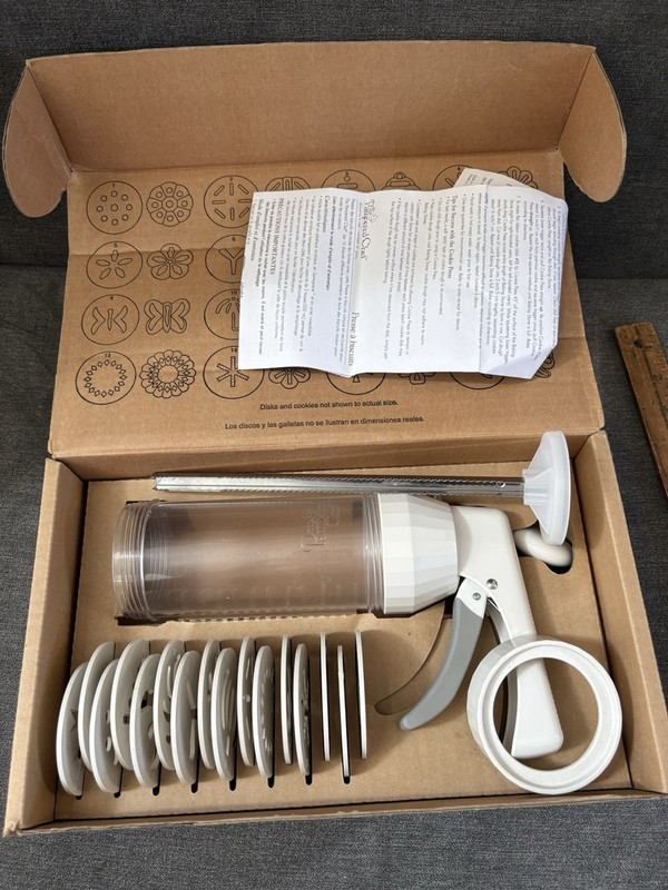Pampered Chef Cookie Press in Orig Box #1525 RETIRED 16 Discs FOR PARTS/ REPAIR gallery
