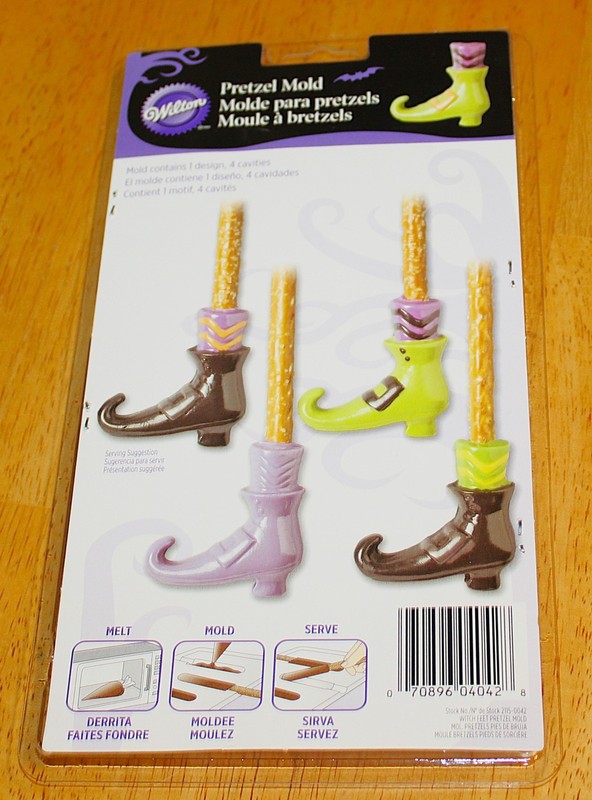 Wilton ~ 4 CAVITY – PRETZEL WITCHES FEET CHOCOLATE CANDY MOLD #2115-0042 Unused