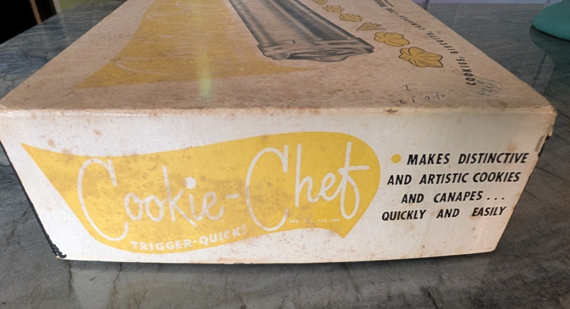 VINTAGE COOKIE-CHEF HEAVY ALUMINUM COOKIE PRESS SET WITH 9 DISCS - ORIGINAL BOX gallery