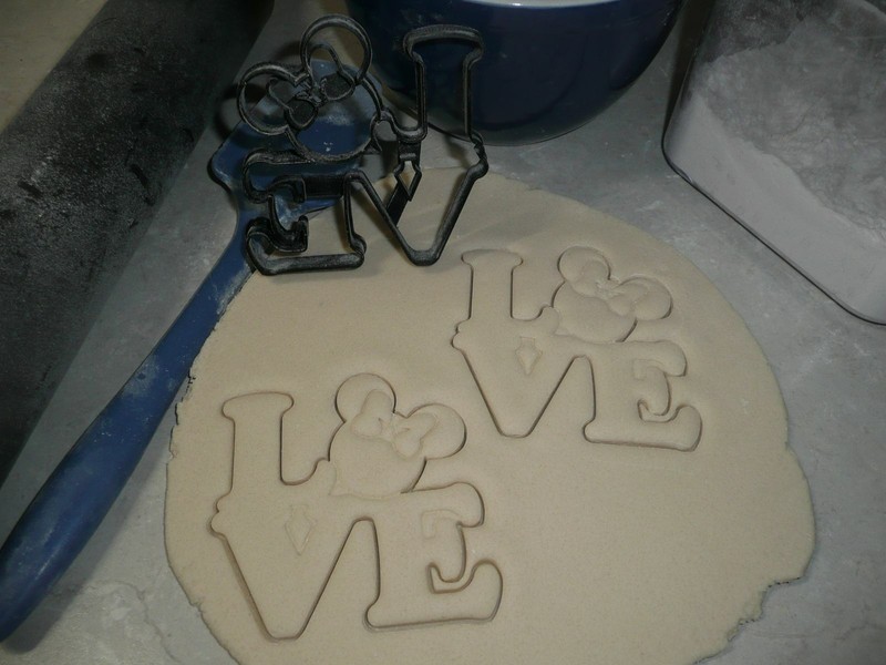 MINNIE MOUSE HEAD LOVE WORD LETTERS VALENTINE WEDDING COOKIE CUTTER USA PR3327 gallery