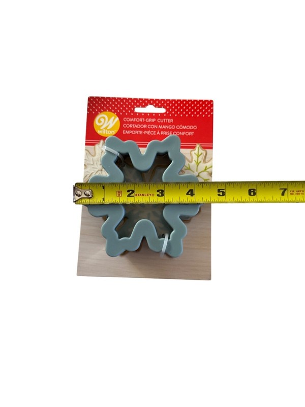 Wilton Snowflake Comfort Grip Cookie Cutter Holiday Baking gallery