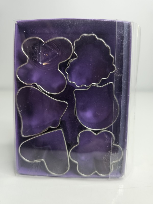 Wilton Mini Cookie Cutters, Set Of 3, Mini Harvest, Mini Romance And Holiday gallery