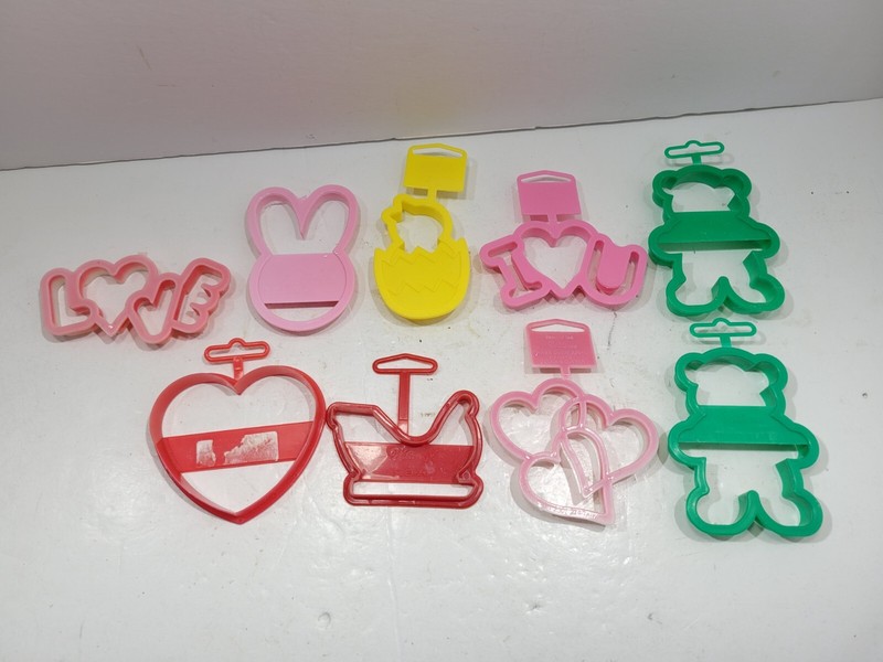 Wilton Comfort Grip 9 Cookie Cutters for Two Teddy Bear Slight Hearts Love gallery