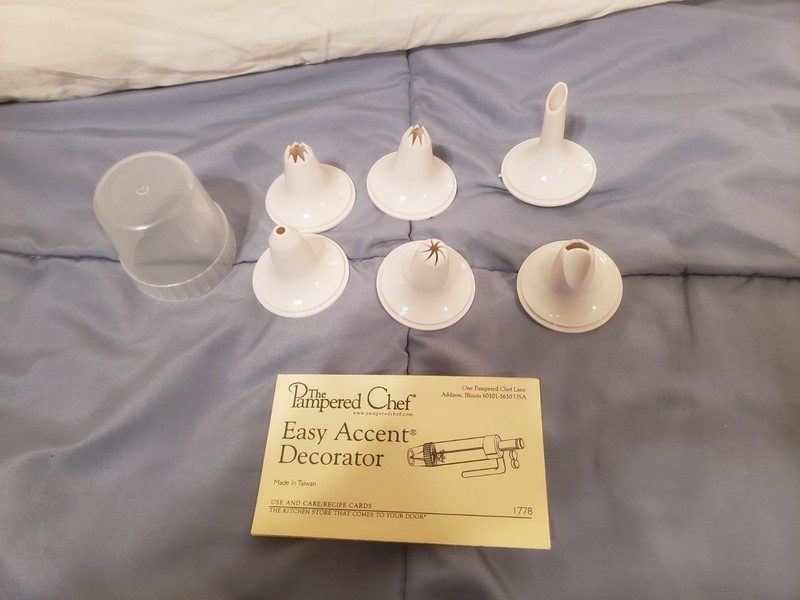 Pampered Chef Easy Accent Decorator 1778 Replacement Parts End Cap Cover & Tips