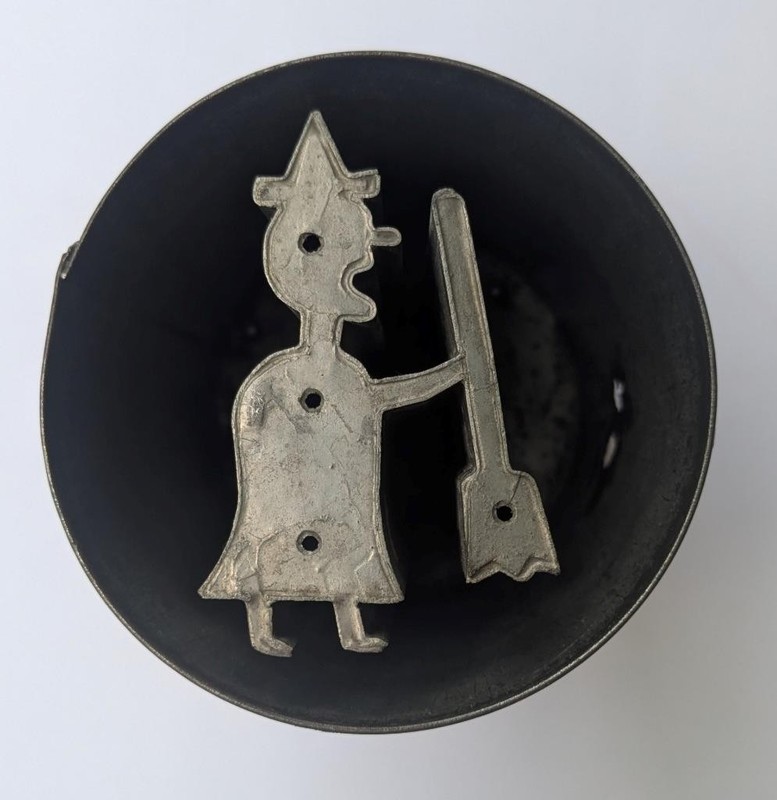 SUPER SCARCE SHAW & STECHOW ICE CREAM MOLD, WITCH & BROOMSTICK DESIGN, HALLOWEEN