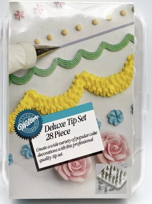 Wilton Deluxe Tip Set 28 Piece Cake Decorating Kit Basic & Specialty Tips NEW