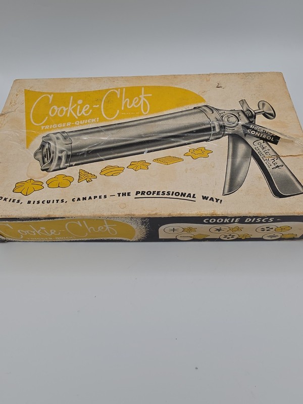 13 Lot Vintage Cookie Chef Trigger Quick Press 7 Discs 3 Icing Tips In Box gallery
