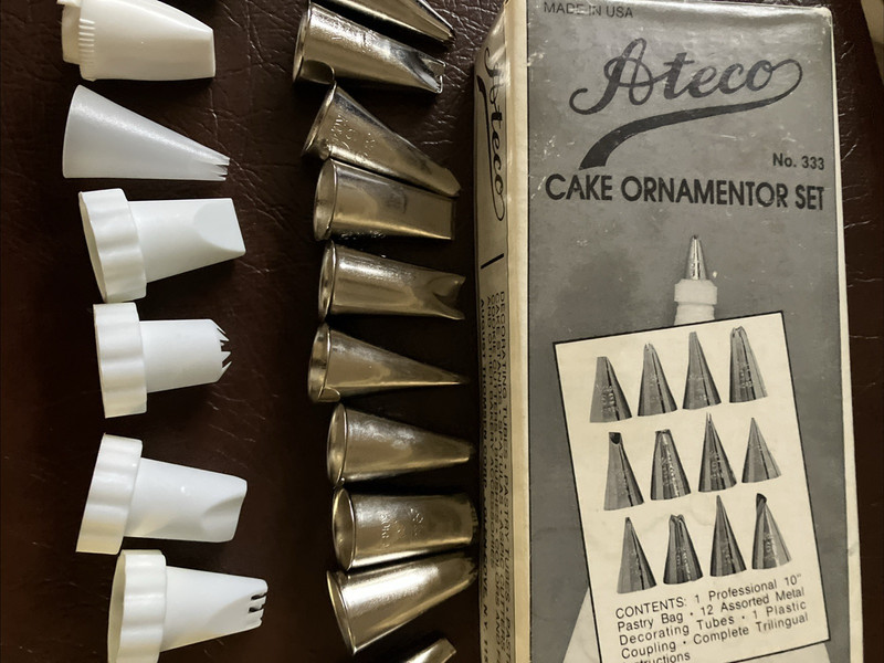 Vintage Ateco Cake Decorator Ornamentor Set (no. 333) 10 metal + 7 plastic
