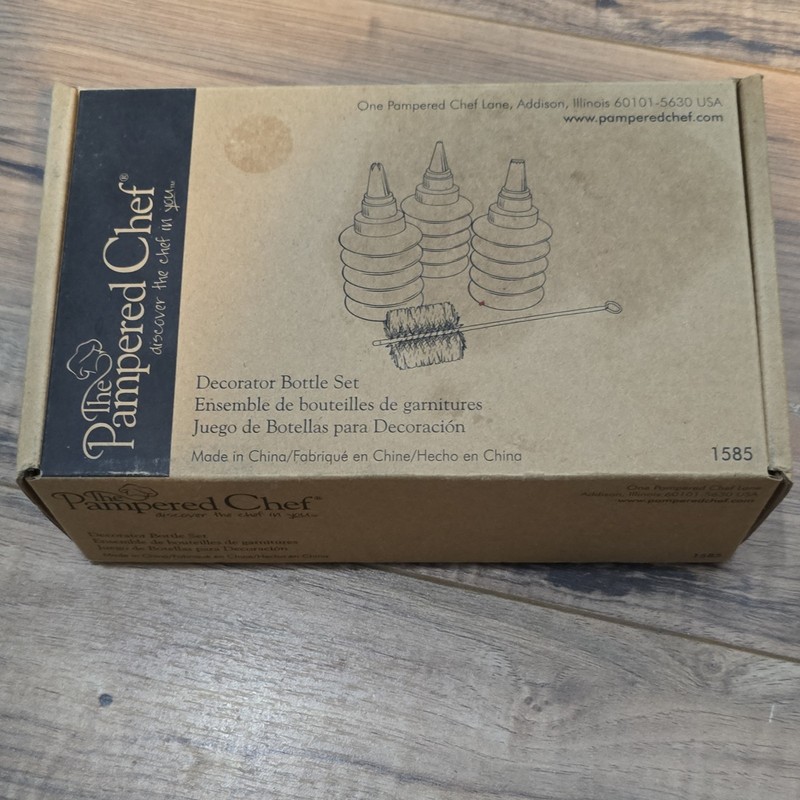 Pampered Chef Decorator Bottle Set 1585, 3 Bottles, Tips, Brush, Clear/White