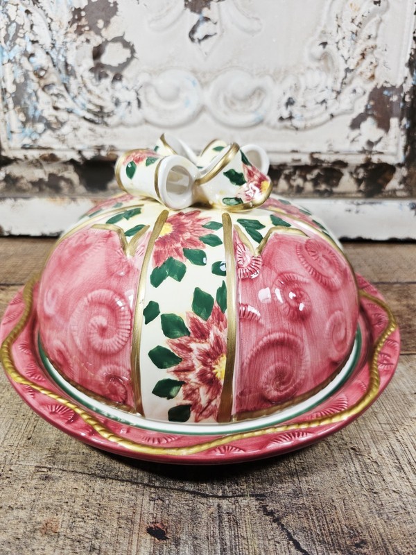 Vintage World Bazaar Inc. covered cake plate with Poinsette gift design. 1990s gallery
