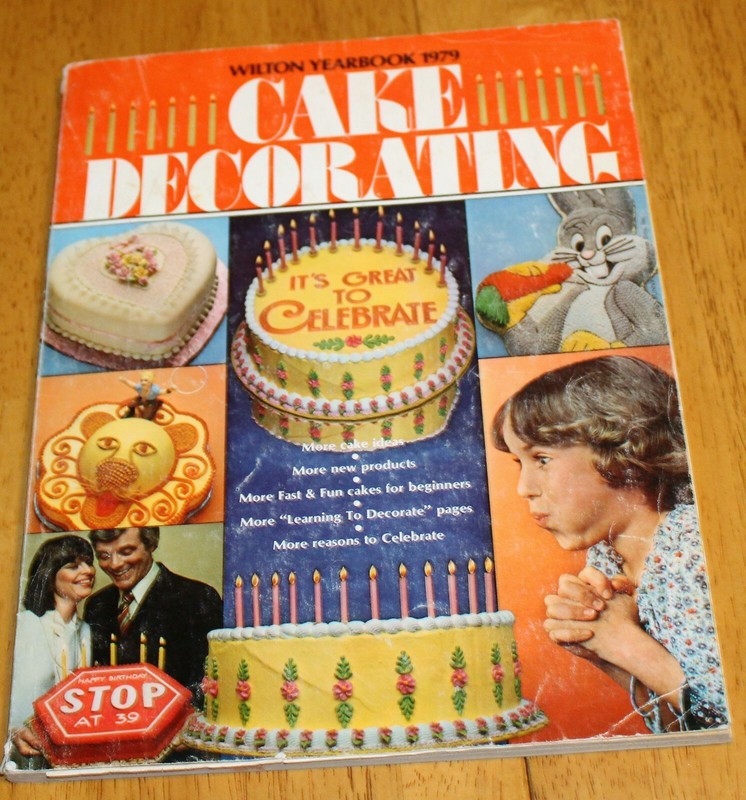 Wilton: CAKE DECORATING YEARBOOK (3) 1977, 1979, 1995 - Ideas, Instruction More gallery