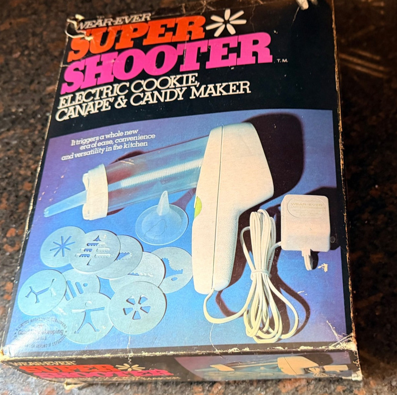 VTG Wear-Ever Super Shooter Electric Cookie Canape Candy Maker 70001 w/ Box gallery