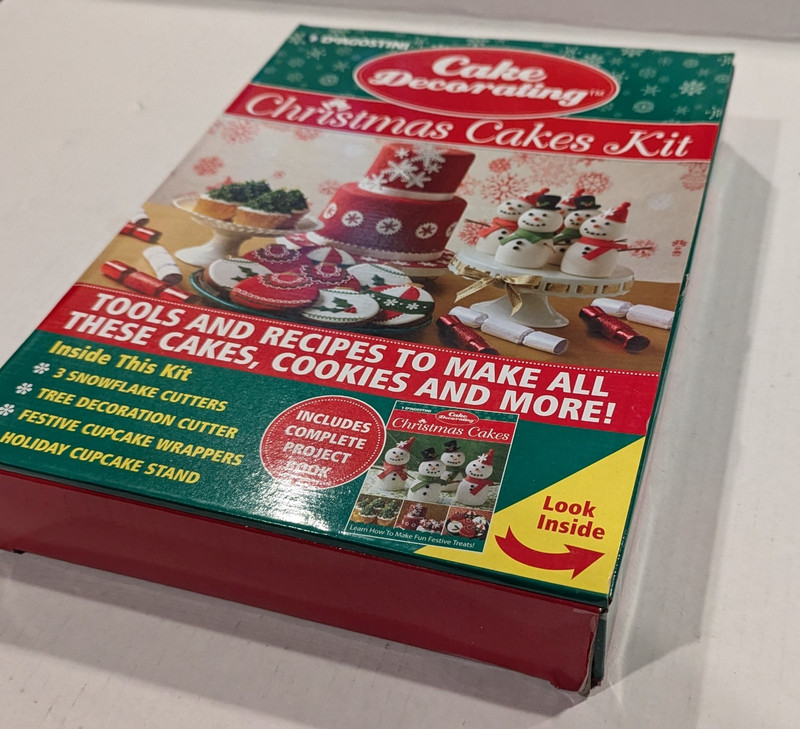 DeAgostini Cake Decorating Christmas Cakes Kit and Matthew Meade Holiday Book gallery