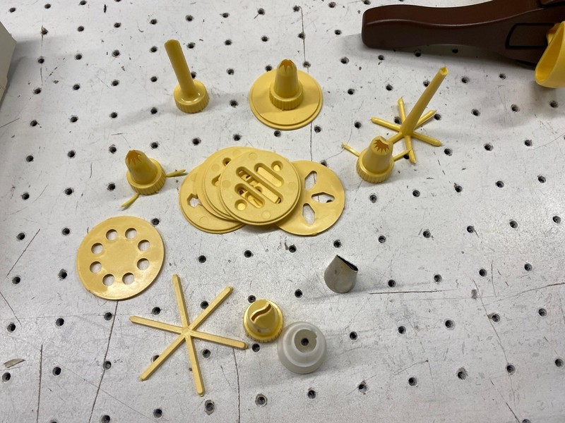Vintage Hutzler-Gerda Easy Action Cookie Press Food Decorator Yellow 690 Set gallery