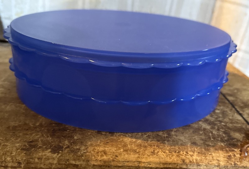 Tupperware #4897A Base Ring Cake Stand Plate Pie Stackable Riser Sapphire Blue