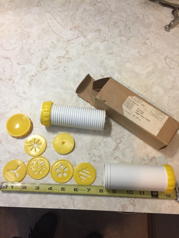 VINTAGE ALL PLASTIC COOKIE PASTRY PRESS 60’S
