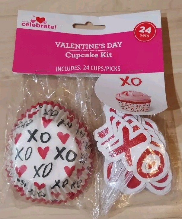 Way To Celebrate! Valentine’s Day Cupcake Kit 24 Cups And Picks