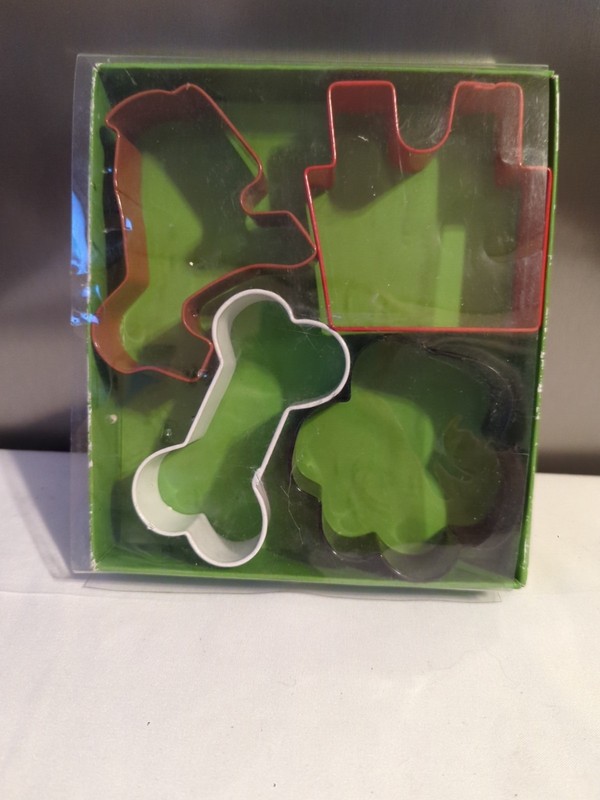 Wilton Pet Shaped Cookie Cutters Dog, Bone, Paw, Doghouse Set of 4 gallery