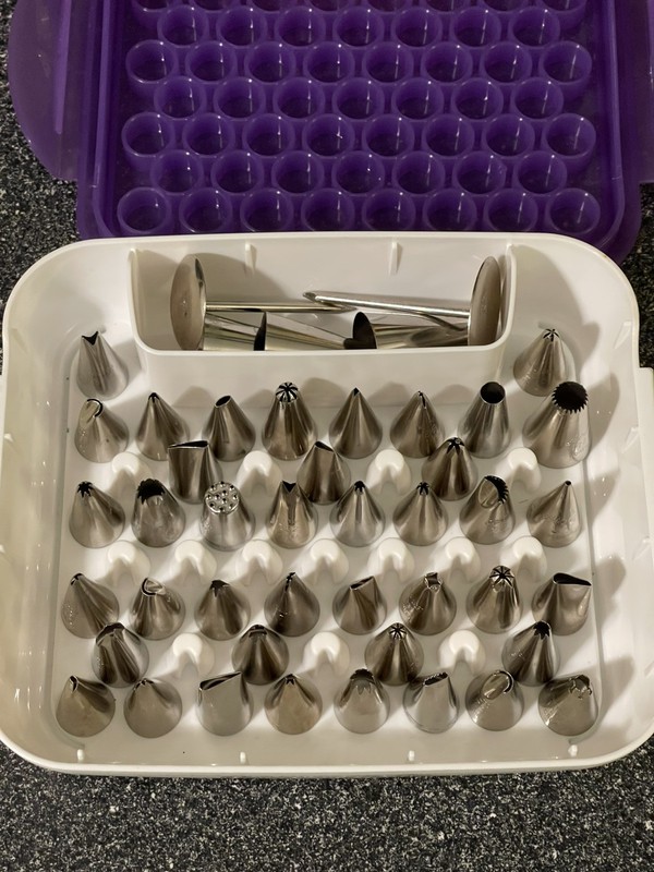 Wilton Decorating Tip Organizer Case w/ 44 Vintage Magic Tips & 2 Flower Tools gallery