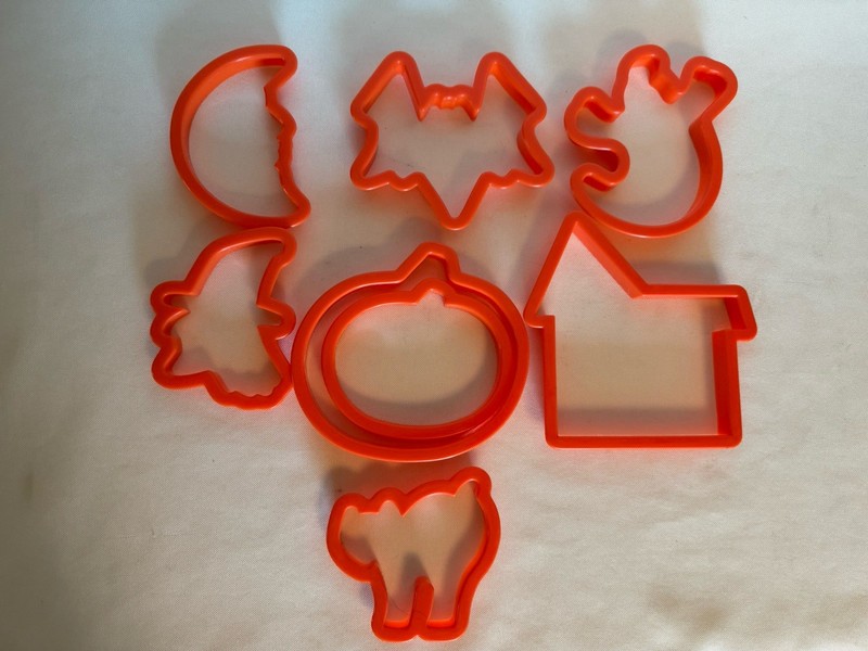 Halloween Cookie Cutter Set / 10 3.5-5” Orange Plastic Baking Sugar Cookies
