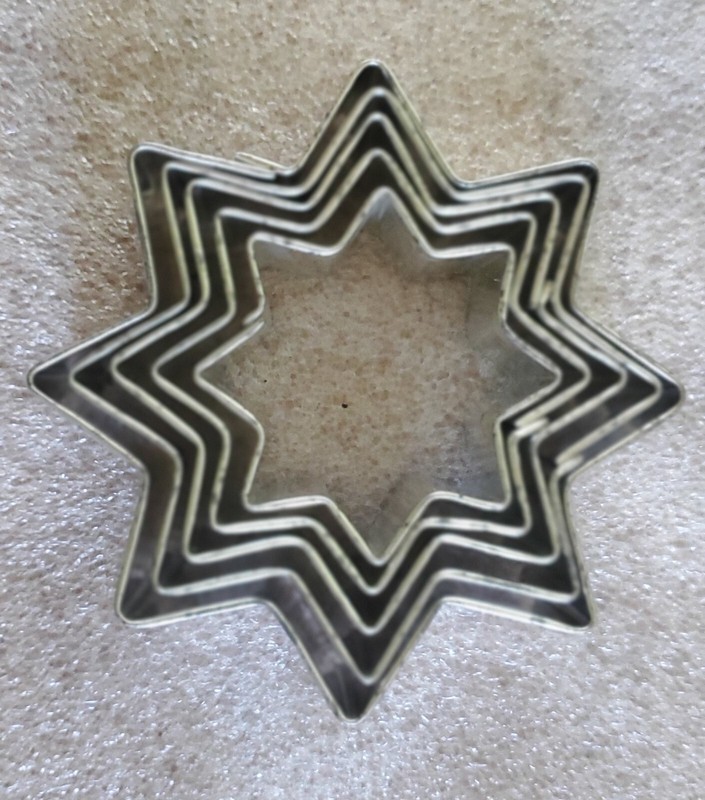 Starburst Cookie Cutters – Cluster Of 5 Vintage Rare