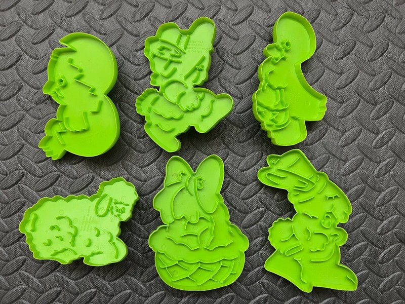 Lot of 6 – Vtg 1978 Wilton EASTER Cookie Cutters Plastic Chick Bunny Lamb Green