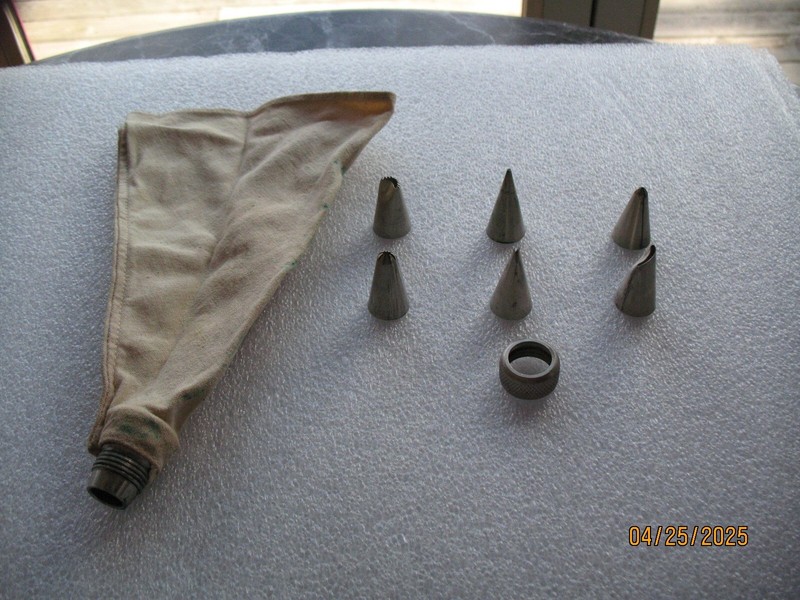VINTAGE ATECO CAKE ORNAMENTOR NO. 334C WITH ORIGINAL BOX, INSTRUCTIONS gallery