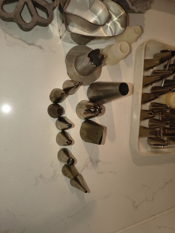 Wilton Tip Cake Cookie Icing Decorating Piping Tool VTG Lot/ Cutters, Press gallery