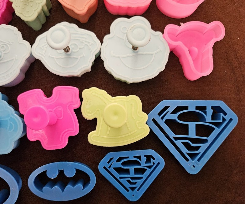 PLUNGER COOKIE/FONDANT CUTTER LOT *FRUIT *BABY *HALLOWEEN/FALL *SUPERHERO *NEW gallery