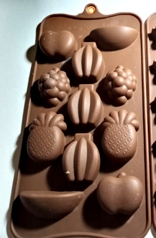 PreOwned Silicone Fruit and Flowers Chocolates mold pair gallery