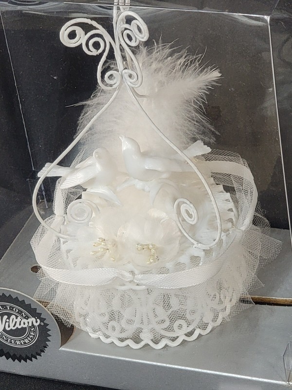 VTG NEW IN BOX WILTON HAPPINESS WHITE CAKE TOPPER DOVES TULLE FLOWERS FEATHERS