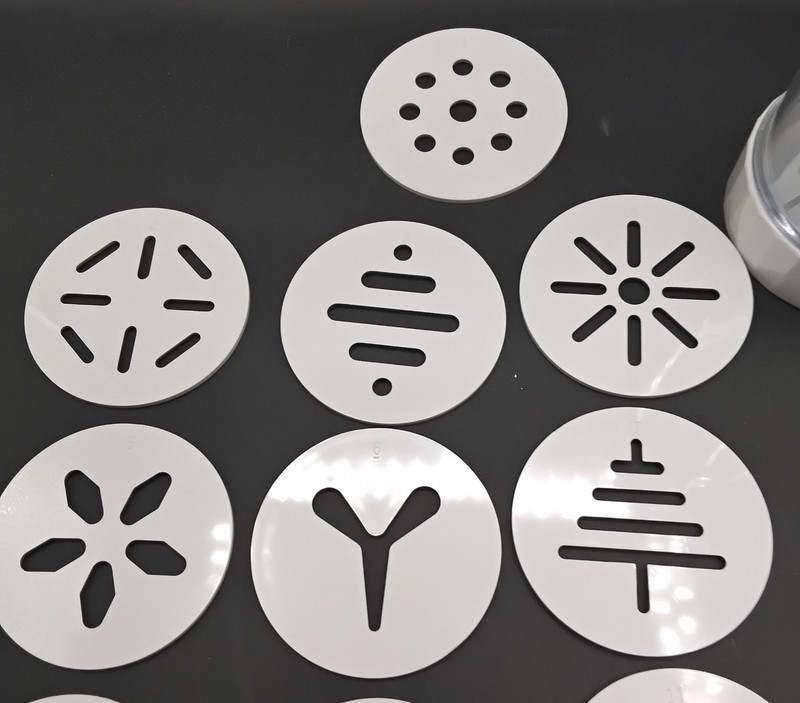The Pampered Chef #1525 Cookie Press with all 16 Original Discs gallery