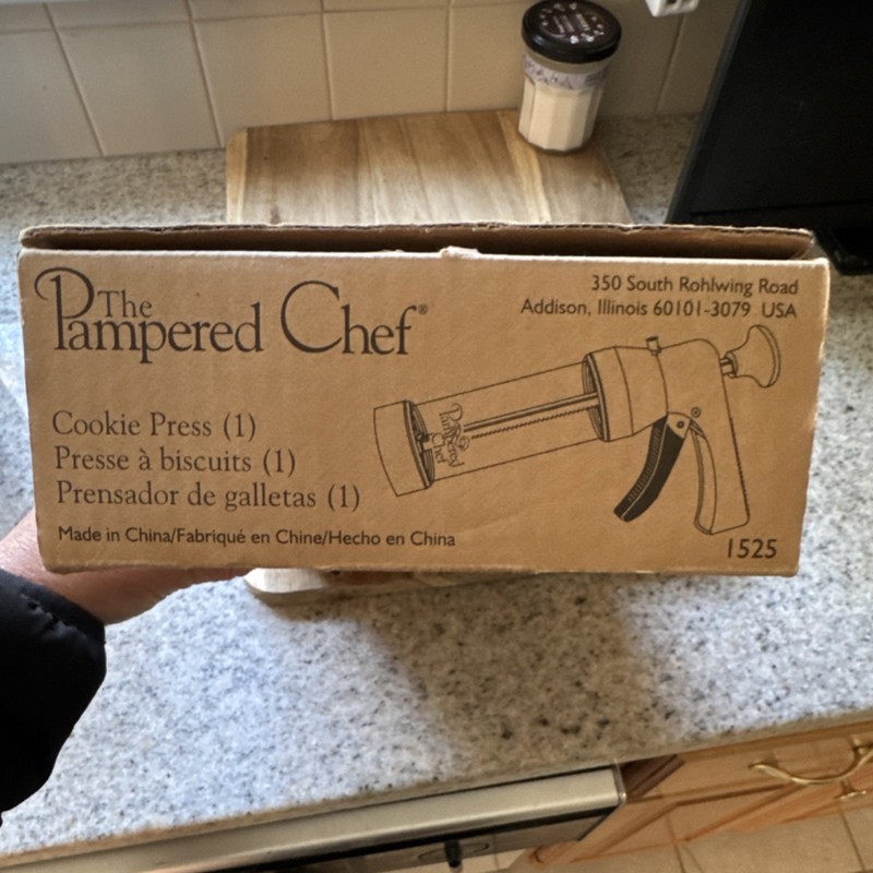 The Pampered Chef 1525 Cookie Press Set w/ Handle, Disks, White/Clear gallery