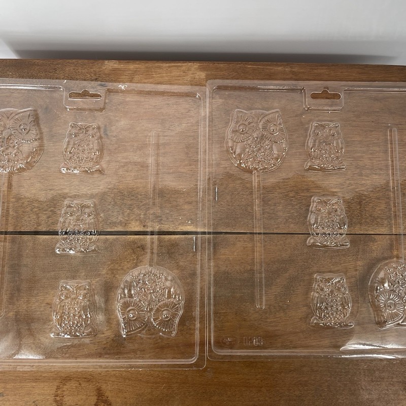 6 Assorted Chocolate Candy Molds Owls Flags Shells Praying Child Snowmen EUC gallery