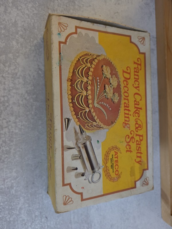 Vintage Ateco Fancy Cake Pastry Decorating Set Syringe 6 Tips Box/Instructions