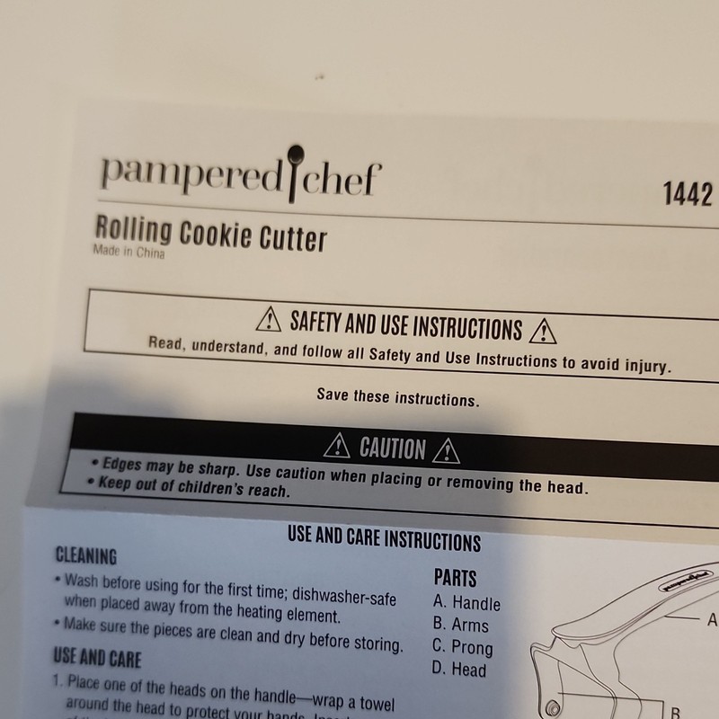 Pampered Chef 1442 Rolling Cookie Cutter Set w/ Handle, 3 Heads Metal/Plastic gallery